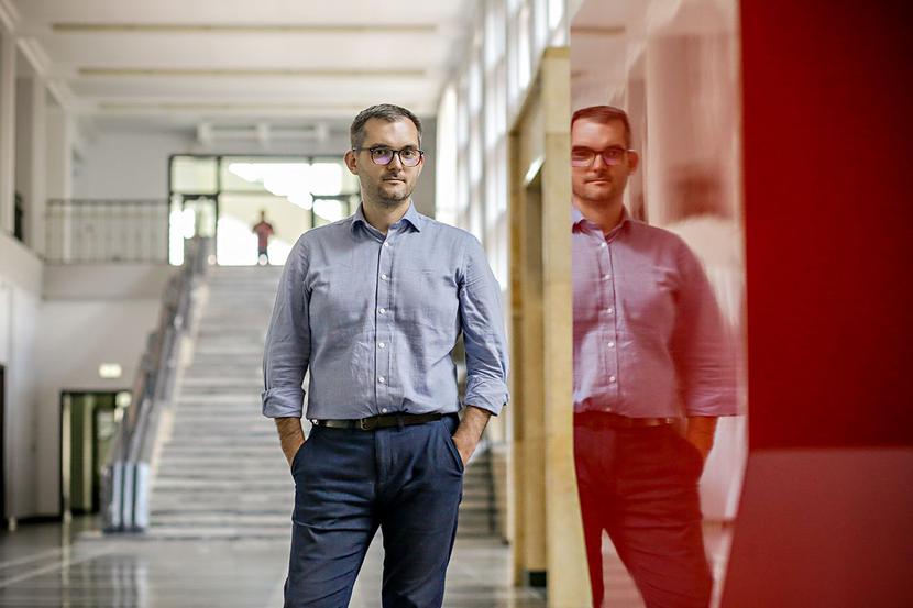 TYSIĄCE ZARZĄDCÓW: TYSIĄCE ZARZĄDCÓW: