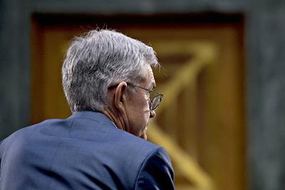 Jerome Powell, szef Rezerwy Federalnej, przekonuje, że seria obniżek to sposób na uchronienie gospodarki przed gorszą koniunkturą. Prawda może być jednak całkiem inna.