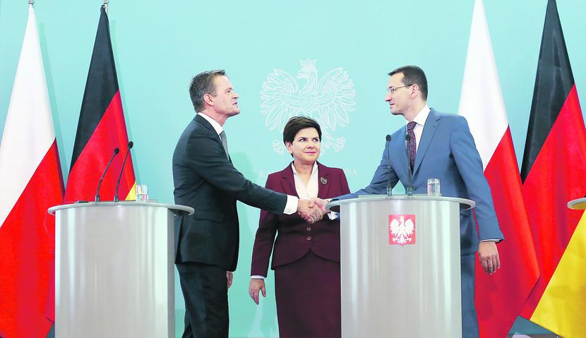 WZAJEMNA PRZYSŁUGA: WZAJEMNA PRZYSŁUGA:
