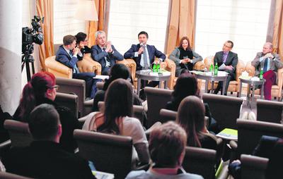 Mimo trudnej sytuacji gospodarczej w Europie Polacy i obywatele innych krajów Europy Środkowo-Wschodniej wciąż chętnie wyjeżdżają w poszukiwaniu pracy do lepiej rozwiniętych państw UE. Po 2012 r. emigrantów przybywa jednak wolniej.