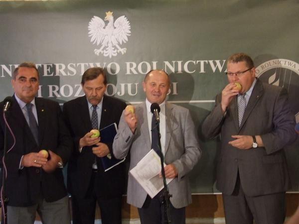 źródło: Twitter źródło: Twitter