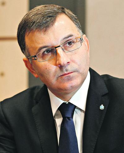 Zbigniew Jagiełło, prezes PKO BP, chce obsługiwać finanse Krakowa. Tymczasem dawna stolica Polski jest perłą w koronie imperium Luigiego Lovaglia, prezesa Pekao.