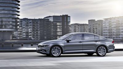 W ciągu ostatnich 20 lat volkswagen passat aż 11 razy był polskim liderem w segmencie D. W najlepszym dla siebie roku (2017) Volkswagen sprzedał 9,5 tys. nowych aut. Jednocześnie każdego roku do Polski trafiały dziesiątki tysięcy używanych „passerati” zza granicy