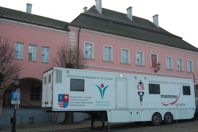 W sierpniu Świętokrzyskie Centrum onkologii organizuje bezpłatne badania przesiewowe dla kobiet. W sierpniu Świętokrzyskie Centrum onkologii organizuje bezpłatne badania przesiewowe dla kobiet.