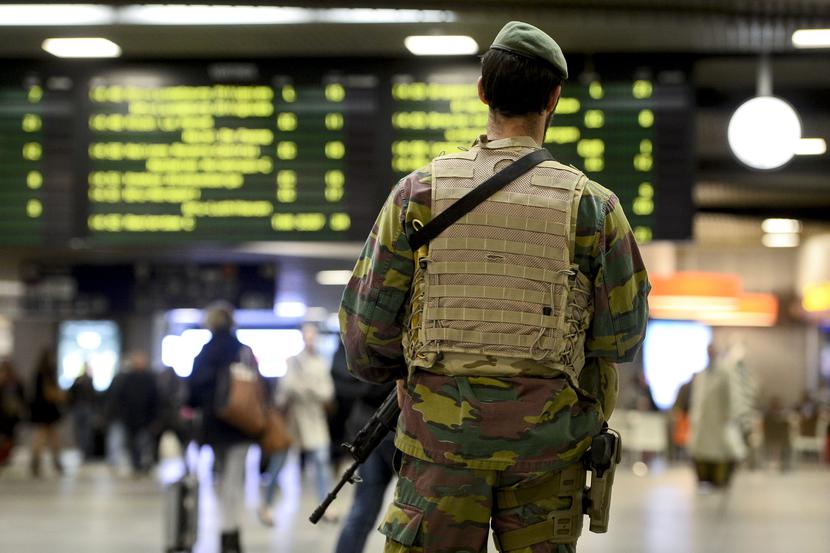 Dworzec w Brukseli patrolowany przez wojsko (terroryzm) Dworzec w Brukseli patrolowany przez wojsko (terroryzm)