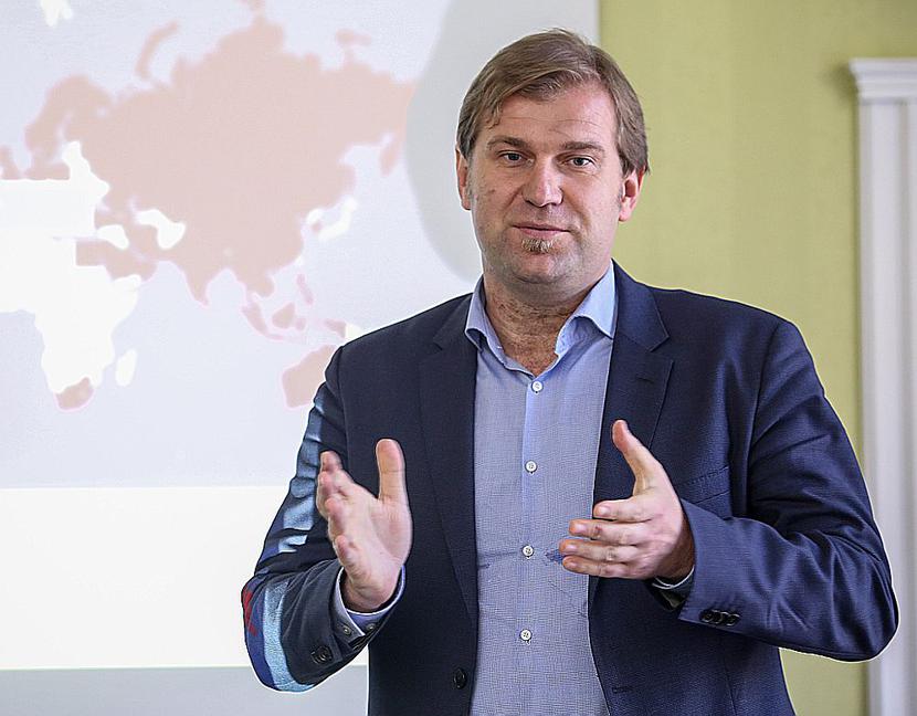 Z POLSKI DO AZJI: Z POLSKI DO AZJI: