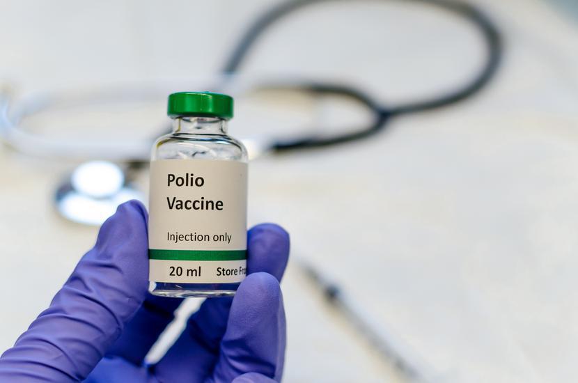 Polio to zakaźna choroba wirusowa, kojarzona głównie jako choroba wieku dziecięcego, ale groźna również dla młodzieży i dorosłych.