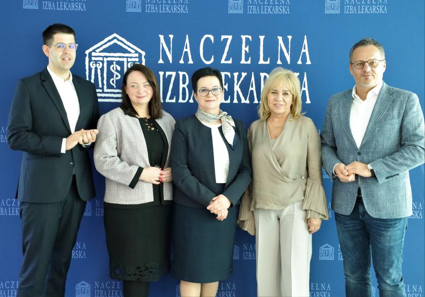 Prezesi samorządów zawodów medycznych jednogłośnie zaapelowali do posłów o nieprzyjmowanie ustawy o jakości w opiece zdrowotnej. Prezesi samorządów zawodów medycznych jednogłośnie zaapelowali do posłów o nieprzyjmowanie ustawy o jakości w opiece zdrowotnej.
