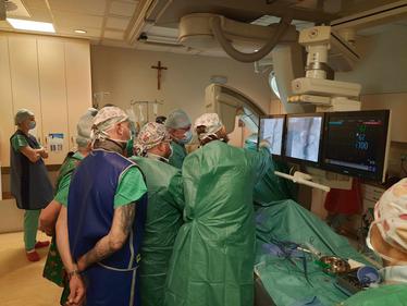 Uszczelnili tętniaka aorty brzusznej T-Branch’em. Nowatorski zabieg w Krakowie