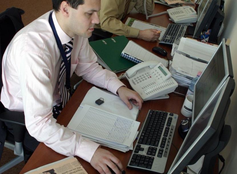 Dzięki internetowi możesz się szkolić bez wychodzenia z biura.