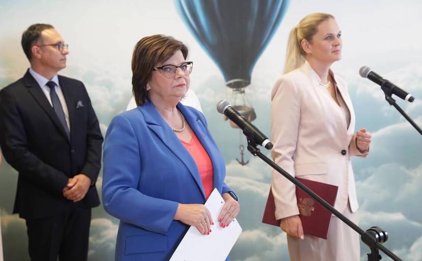 Rodzice nie będą musieli tracić czasu, żeby pójść do POZ, żeby tam zaszczepić dziecko – mówiły szefowe resortów zdrowia i edukacji narodowej, przekonując do szczepień w szkołach.