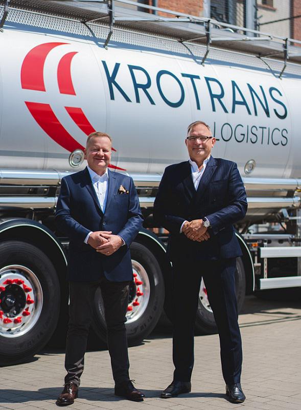 Owocna dekada:Paweł Sielewicz i Zbigniew Królikowski w ciągu 10 lat zbudowali firmę będącą europejskim liderem przewozów płynnych produktów spożywczych i stabilnym pracodawcą, który aktywnie przyczynia się do rozwoju lokalnej społeczności, a wpływ Krotrans Logistics na gospodarkę wykracza daleko poza granice województwa śląskiego.