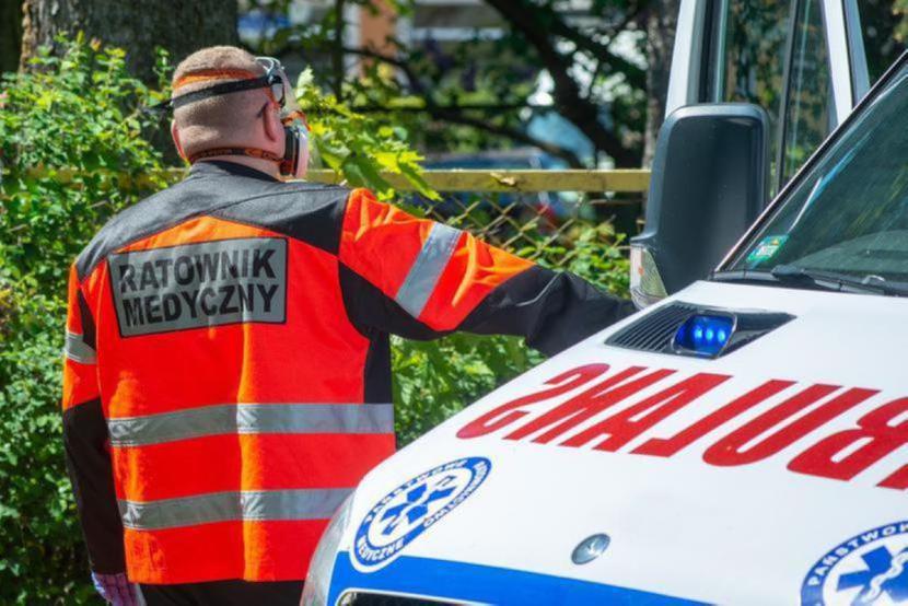 Obecny stan prawny nie wyłącza możliwości wypłacania przez pracodawców ratownikom medycznym dodatków z tytułu pracy wykonywanej w porze nocnej, w niedziele i święta oraz dni wolne od pracy wynikające z przeciętnie pięciodniowego tygodnia pracy Obecny stan prawny nie wyłącza możliwości wypłacania przez pracodawców ratownikom medycznym dodatków z tytułu pracy wykonywanej w porze nocnej, w niedziele i święta oraz dni wolne od pracy wynikające z przeciętnie pięciodniowego tygodnia pracy