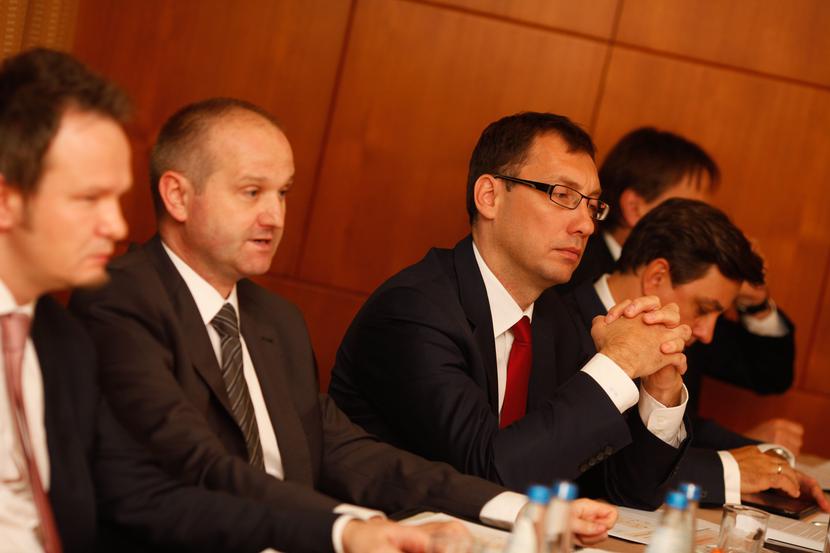 Zarząd Alumetalu z prezesem Szymonem Adamczykiem (FOT. MW)