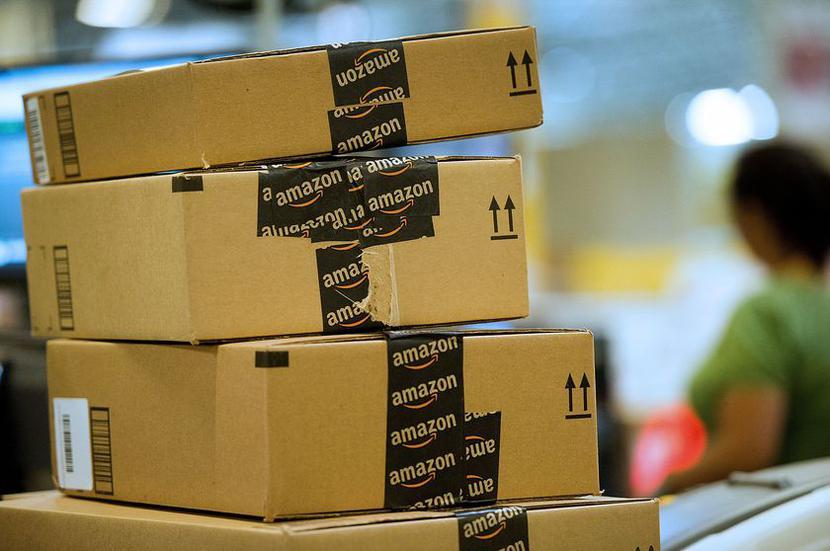 Przesyłki, paczki, sprzedaż online, Amazon