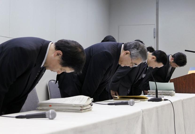 Bloomberg, drugi od lewej Toshio Nishizawa, prezes Tepco 