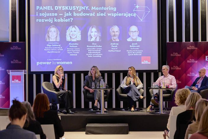 Kiedy łączysz siły z innymi kobietami, zaczyna się dziać magia. Dzielenie się wiedzą, otwartość, inspiracje i  konstruktywna krytyka.