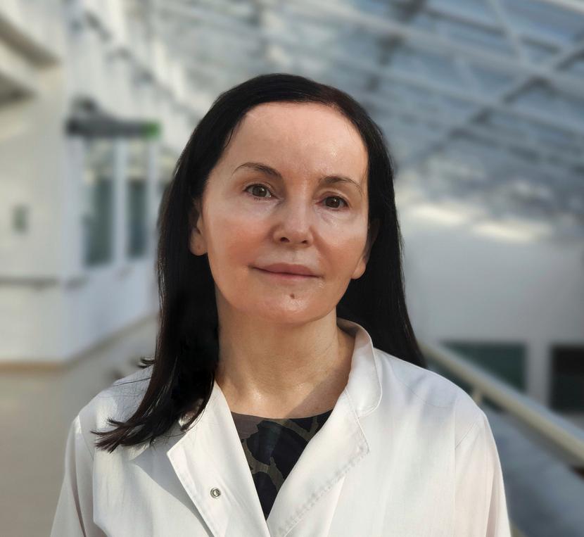 Prof. dr hab. n. med. Alicja Dębska-Ślizień, kierownik Katedry i Kliniki Nefrologii, Transplantologii i Chorób Wewnętrznych Gdańskiego Uniwersytetu Medycznego, ordynator Oddziału Nefrologii, Transplantologii i Chorób Wewnętrznych w Uniwersyteckim Centrum Klinicznym, prezes Polskiego Towarzystwa Transplantacyjnego w kadencji 2021-2023.