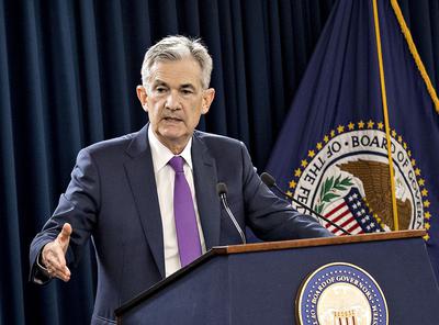 Jerome Powell, szef Rezerwy Federalnej, stoi przed dylematem. Zadowolić rynki czy bronić dotychczasowej polityki?