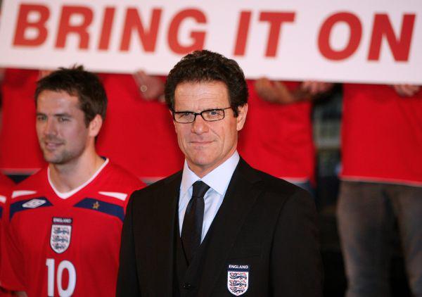 Trener Capello i Michael Owen (z lewej) fot. Bloomberg