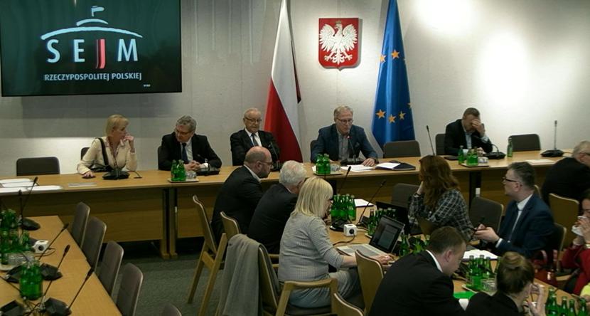 Czas potrzebny do zgłoszenia musi być liczony nie od chwili zaistnienia zdarzenia niepożądanego, lecz od momentu, w którym podmiot udzielający świadczeń zdrowotnych dowiedział się o takim zdarzeniu niepożądanym - to jedna z niewielu poprawek, która uzyskała pozytywną rekomendację sejmowej Komisji Zdrowia.