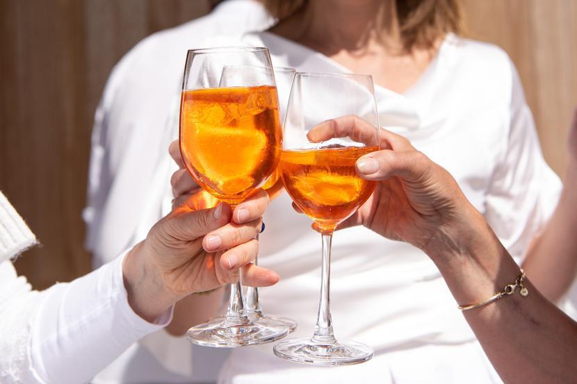 Alkohol zwiększa ryzyko kilku rodzajów nowotworów, w tym głowy i szyi, piersi i jelita grubego, jednak dwie trzecie Amerykanów nie jest tego w ogóle świadomych.