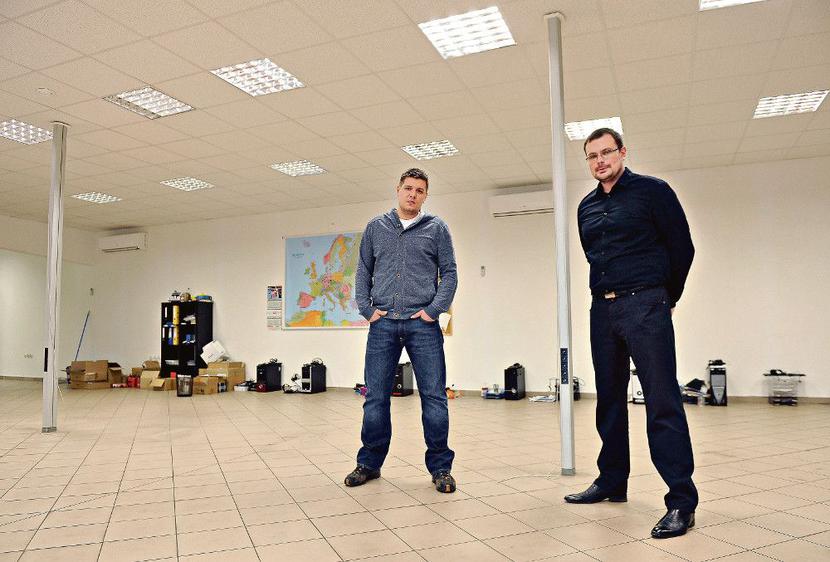 Będziemy walczyć z urzędami skarbowymi, prokuratorami i przed sądami. Nie poddamy się nigdy. Prawda jest po naszej stronie — podkreślają Michał Wiórek i Wojciech Pławecki. [FOT. R. KLIMKIEWICZ — EDYTOR]