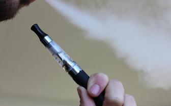 E-papierosy zaostrzają przebieg grypy [BADANIA]