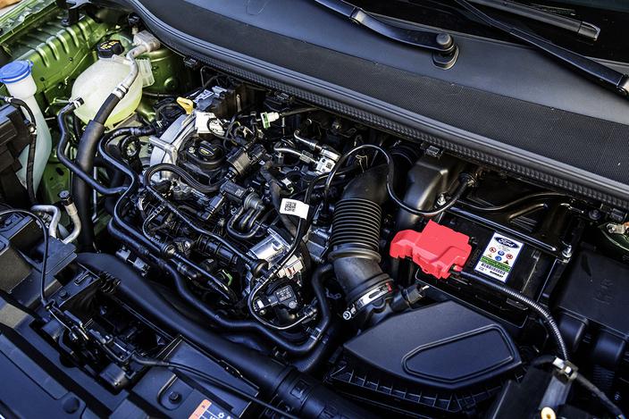 Ford Tourneo_Courier_Bursting_Green