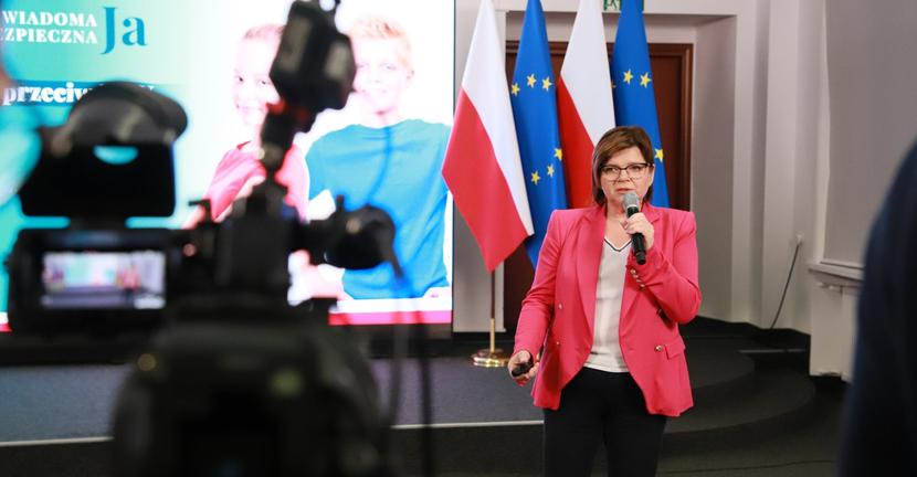- W sprawie limitów za zeszły rok poszłam bardzo w stronę oczekiwań szpitali, lekarzy i dyrektorów, bo wypłacamy nadwykonia – przypomniała minister zdrowia.