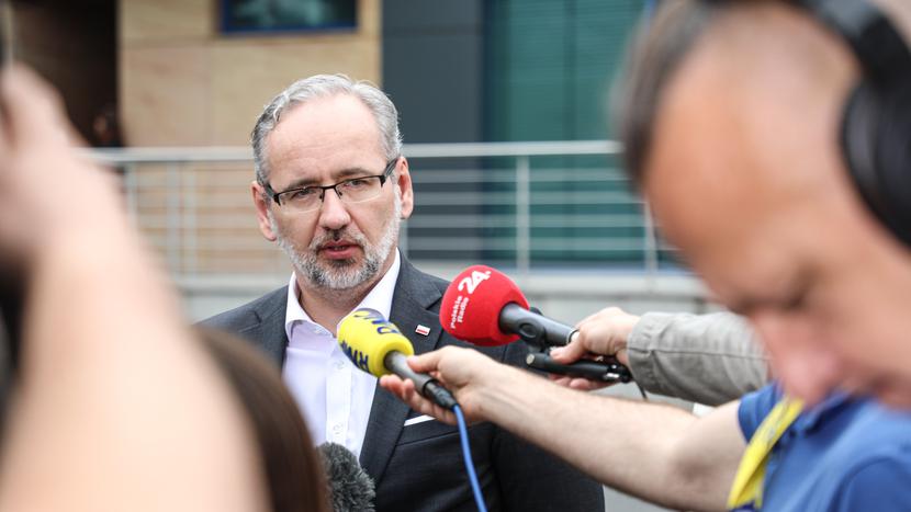 Na pewno spadki w liczbie obsłużonych pacjentów i wystawionych recept odnotowały tzw. receptomaty. Opłacalność tego biznesu przez nasze działania spadła-mówi minister Niedzielski. Na pewno spadki w liczbie obsłużonych pacjentów i wystawionych recept odnotowały tzw. receptomaty. Opłacalność tego biznesu przez nasze działania spadła-mówi minister Niedzielski.