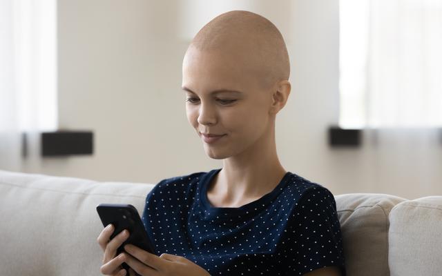 Mobilna aplikacja może poprawić jakość życia „ocalonych z raka”