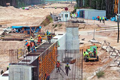 Przedstawiciele firm budowlanych obawiają się, że realizowane możliwie najtaniej kontrakty przysporzą wielu kłopotów zamawiającym, dlatego próbują przeciwstawić się cenowej rywalizacji.