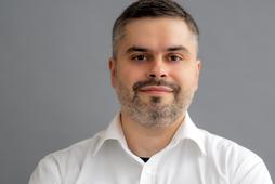 AI w przemysłach tradycyjnych: rewolucja w mleczarstwie i nowe standardy
wdrażania innowacji
