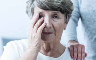 Ryzyko choroby Alzheimera wzrasta u osób powyżej 65. r.ż., które miały COVID-19 [BADANIE]