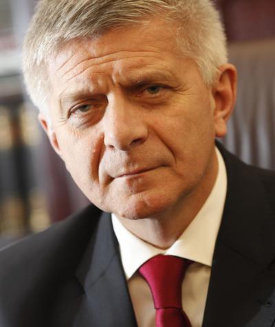 Marek Belka, przewodniczący RPP, z dużą ostrożnością mówi obecnie o ewentualnych dalszych cięciach stóp procentowych. „To możliwe, ale niczego nie obiecujemy”. Z podobną powściągliwością wypowiadał się jednak miesiąc temu, a i tak stopy ostro spadły.