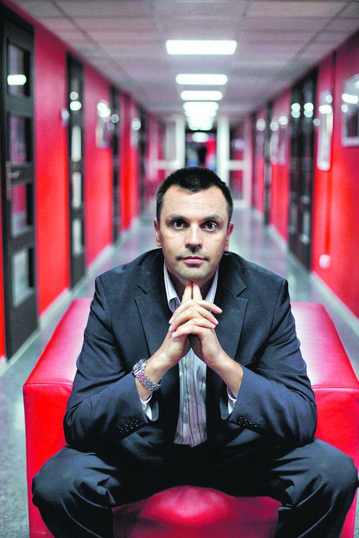 KURIERSKA SZARŻA:
 Kierowana przez Jarosława Śliwę Siódemka klientów szuka głównie wśród małych firm i indywidualnych nadawców, licząc na dwucyfrowe zwyżki handlu internetowego w najbliższych latach. To dlatego rusza z ofertą, współtworzoną przez telekom.
 [FOT. WM]