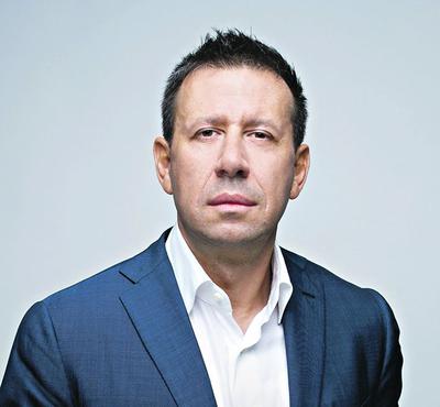 Zrobienie z grupy metalurgicznej Radosława Miśkiewicza, sprawnego gracza na europejskim rynku to zadanie dla ekipy byłych menedżerów PKP z Jakubem Karnowskim na czele.