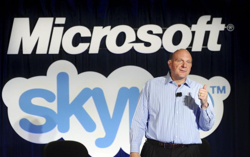 Microsoft odświeża aplikację Skype na urządzenie mobilne wyposażone w Androida, a liczba osób korzystających z jednego z najpopularniejszych komunikatorów sieciowych przekroczyła już 100 mln (Fot. Bloomberg)