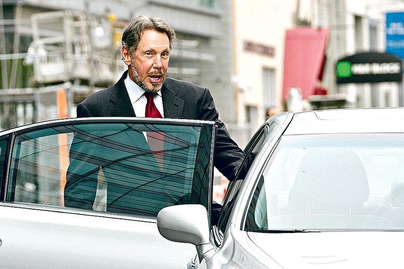 Larry Ellison — adoptowany przez wujostwo — rozpoczynał i rzucał aż dwie uczelnie, by potem uznać, że bardziej opłaca mu się zarabianie na umiejętnościach informatycznych. Wyjechał do Kalifornii, gdzie pracował w Ampeksie przy bazie danych zwanej Oracle dla CIA. [FOT. BLOOMBERG]