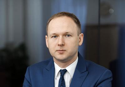 Po dymisji Marka Chrzanowskiego powstaje potężna próżnia w systemie nadzoru nad rynkiem finansowym, gdyż nie ma przewodniczącego Urzędu KNF oraz szefa najistotniejszego pionu — bankowego. Obydwie funkcje łączył odchodzący przewodniczący.