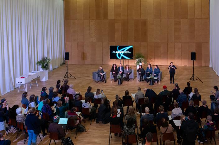 Zmiana funkcji z ekspozycyjnej na widowiskową: