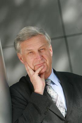 Piotr Kuczyński, analityk Xeliona 