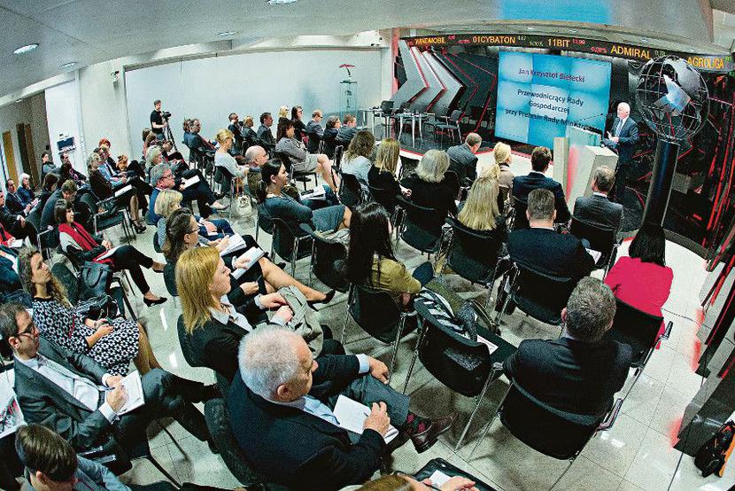Zbudować kapitalizm bez kapitału, tradycji, inwestycji zagranicznych, a na początku także bez poparcia społecznego — to było wyzwanie — przekonywał podczas konferencji Jan Krzysztof Bielecki, przewodniczący Rady Gospodarczej przy Prezesie Rady Ministrów, a w 1991 r. premier.
 [FOT. ARC]
 