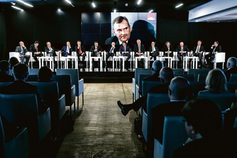 KONIEC KARUZELI:
 Konkursy mogą być niepotrzebne, ale stabilność jest potrzebna. Włodzimierz Karpiński, minister skarbu państwa, źle wspomina okres, kiedy w Zakładach Azotowych Puławy w 20 miesięcy przez spółkę przeszło pięciu prezesów. Chce raz na zawsze z tym skończyć. [FOT. ŁG]