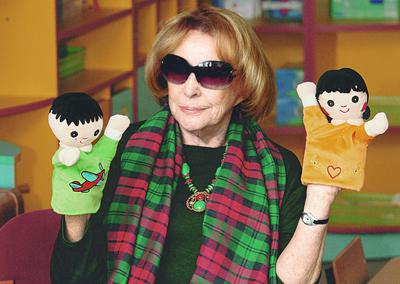 Wanda Chotomska napisała kilkaset książek, wierszy i opowiadań dla dzieci, a w latach 60. współtworzyła popularną bajkę „Jacek i Agatka”. Jest również mamą Ewy Chotomskiej, dzisiejszym milenialsom znanej jako Ciotka Klotka