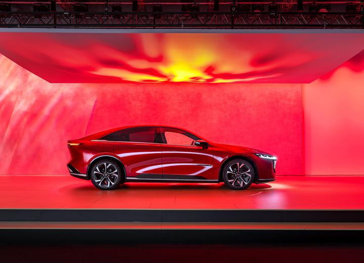 Elektryk, który jedzie nie do&nbsp;końca swoją drogą