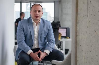 Dawid Robak, dyrektor finansowy firmy Lafarge, podkreśla, że przy niższej wartości inwestycji na rynku budowlanym, niskich cenach uprawnień do emisji CO 2 oraz energii okres zwrotu niektórych planowanych inwestycji był bardzo długi. Z powodu podwyżek spółka ponownie je analizuje.