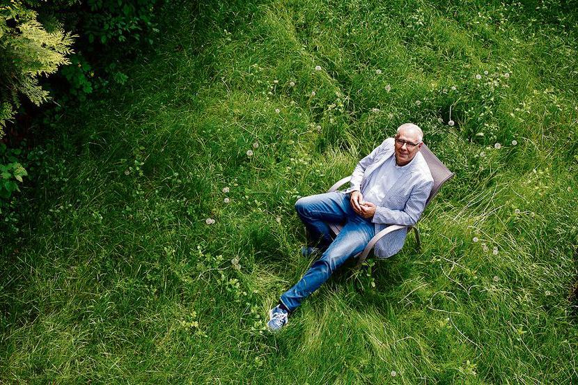 …TO ICH WZMOCNI:
 Arkadiusz Olszowy, założyciel i prezes Holiday Travel Center, przyznaje, że ustawa o time-sharingu zostawiła kilka niebezpiecznych furtek, a oszuści zepsuli opinię o tego typu wakacjach, ale jego firmie — w przeciwieństwie do światowych gigantów — to nie zaszkodziło.
 [FOT. MW]