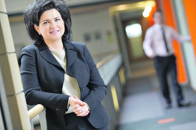 ING Bank Śląski, którym kieruje Małgorzata  Kołakowska, po ostrej szarży w pierwszym kwartale zdobył pozycję  wicelidera rynku. Kwartał później dostał zadyszki — spadł na czwarte  miejsce, ale w końcu roku ma ambicję znowu zawalczyć o podium.